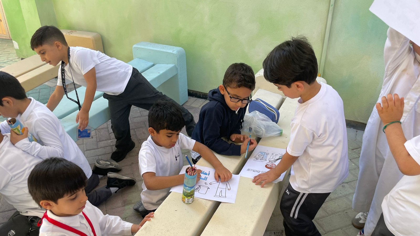 مدرستنا تتزين بالنظافة — شاهد ١٣