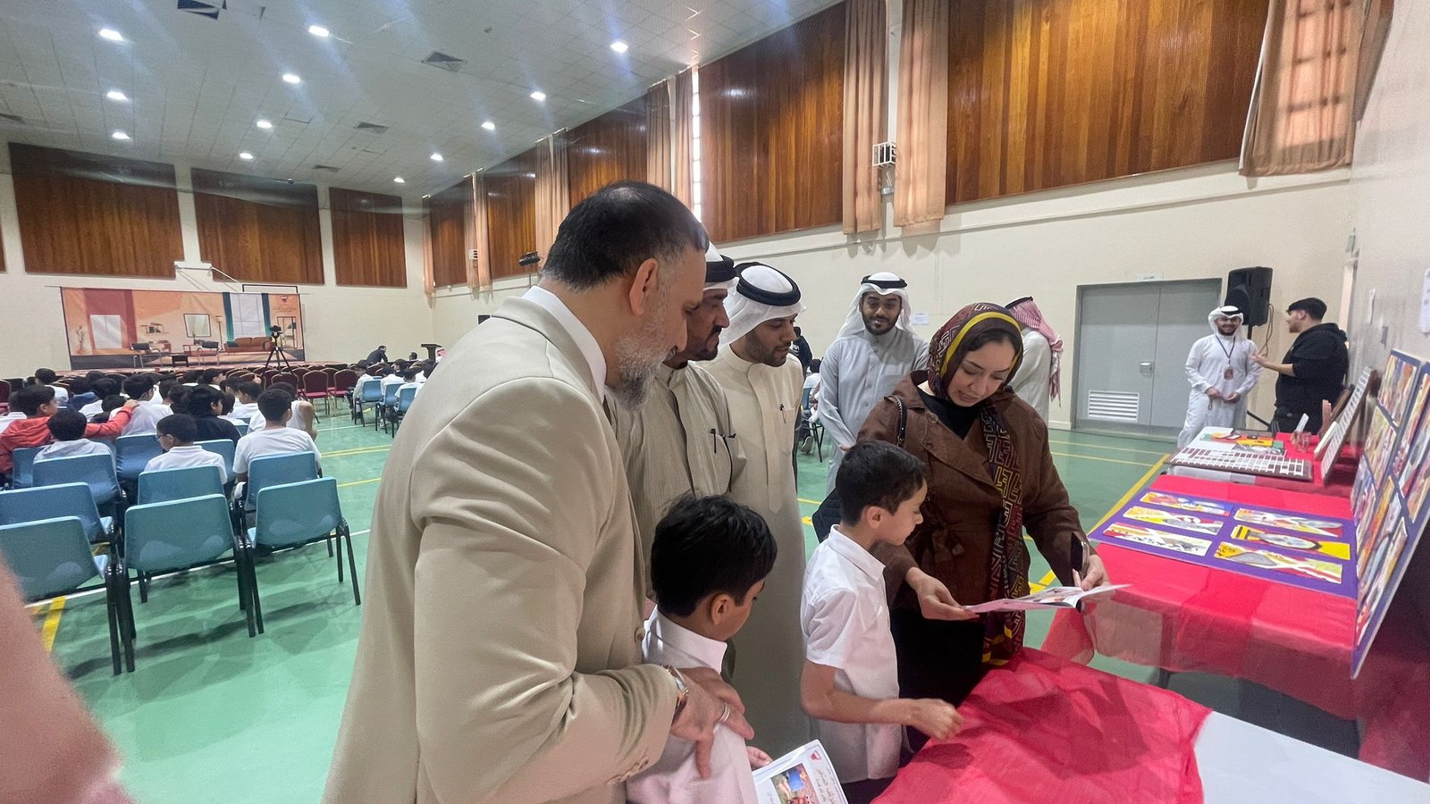 ركن المؤلف الصغير — شاهد ٦