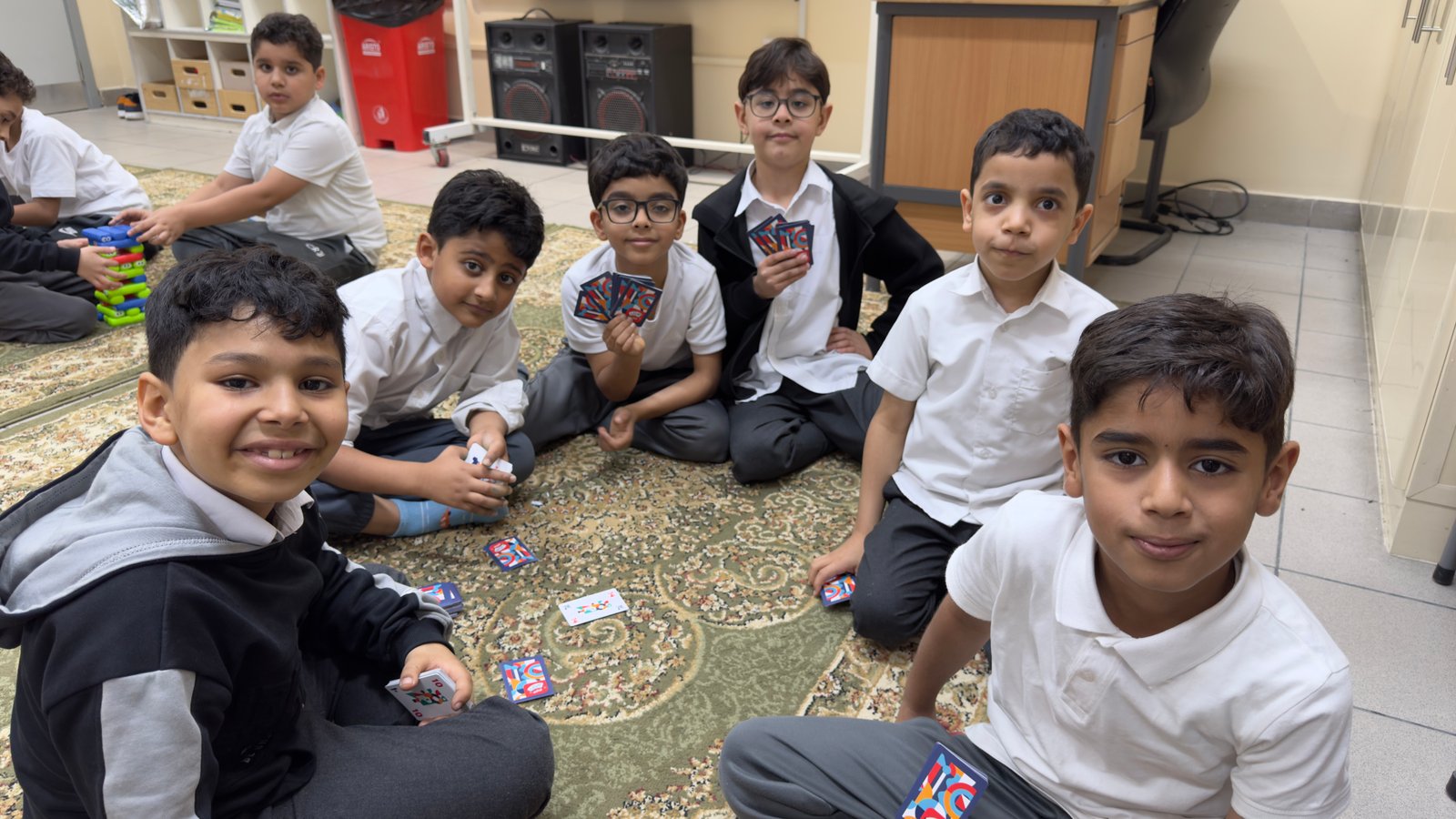 ساعة المرح والتعاون — شاهد ١
